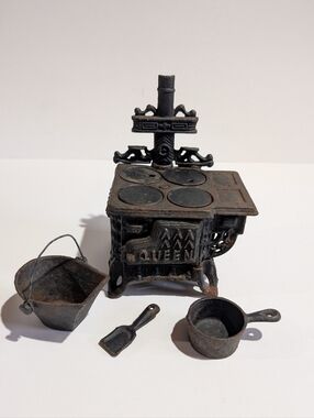 Vtg Queen Cast Iron Oven Stove Salesman Sample Pot Coal Bucket Miniature Taiwan